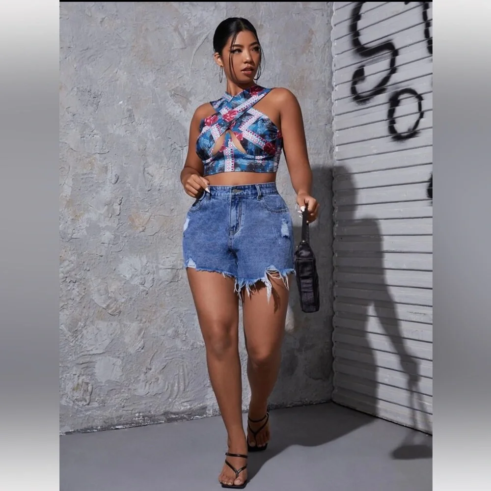 Floral Cross-Front Crop Top - Picture 2 of 5